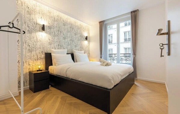 4 bedrooms, desk, iron/ironing board, free WiFi