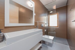 3 bedrooms, bed sheets