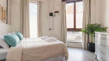 5 bedrooms, iron/ironing board, WiFi, bed sheets