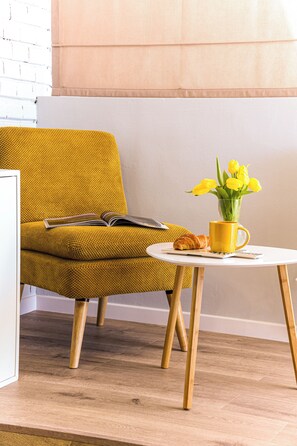 Estudi Deluxe | Sala d'estar | Televisor intel·ligent de 55 cm amb canals per cable i Netflix 