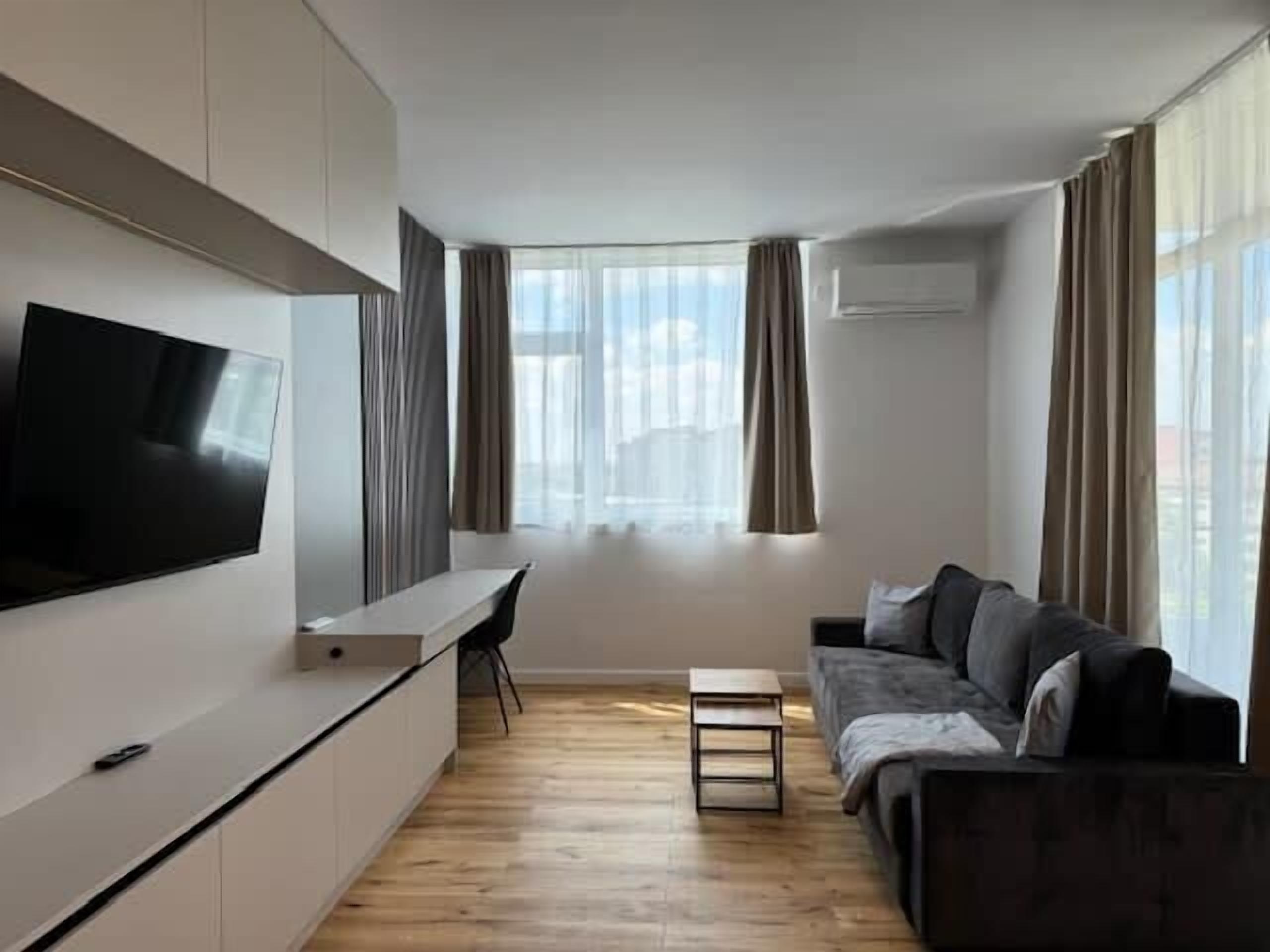 Een televisie en een kantoor