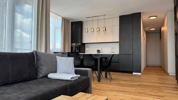 Een televisie en een kantoor