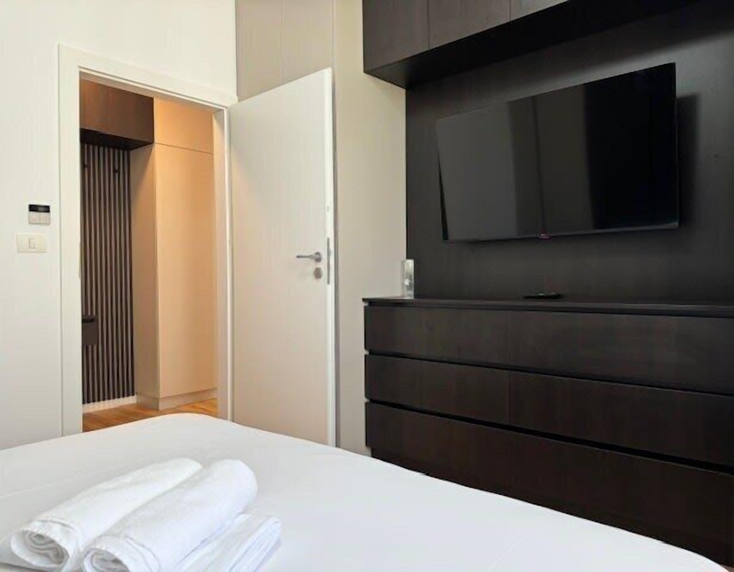 1 slaapkamer, een strijkplank/strijkijzer, wifi, beddengoed