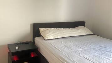 1 chambre, fer et planche Ă repasser, Wi-Fi, draps fournis