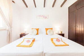 2 bedrooms, bed sheets