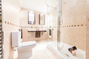 Shower, towels - Villa Dreams (Albufeira)
