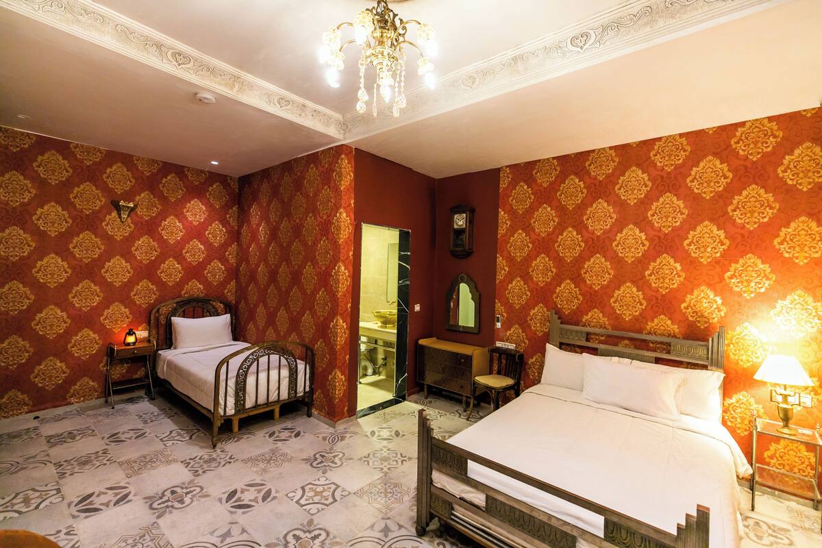 Comfort Triple Room | In-room safe, blackout drapes, soundproofing, WiFi (free)