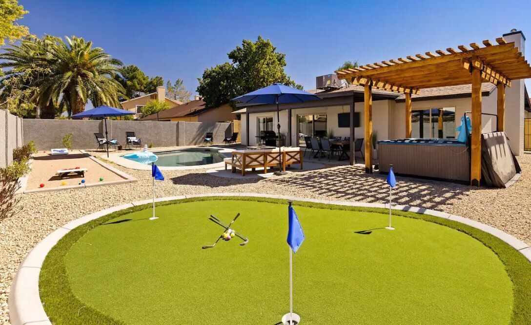 Pool, Hot tub, Game Room! Mesa Family Retreat