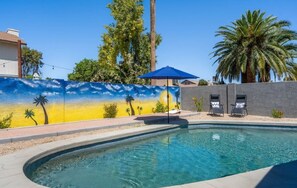 حمّام سباحة خارجي، حمّام سباحة مُدفَّأ