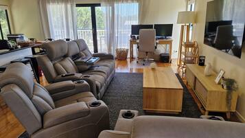 Smart TV, computer monitors