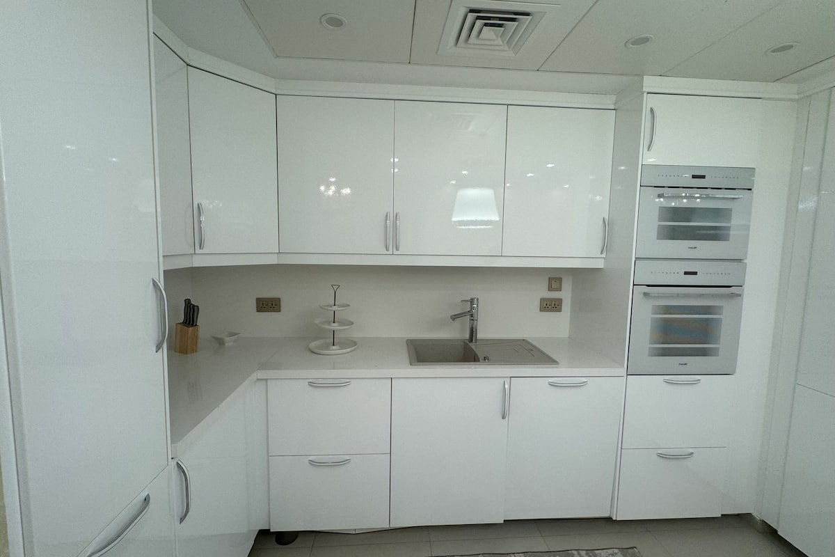 Singola Luxury, vista mare | Cucina privata | Frigorifero nell'area comune, forno a microonde nell'area comune