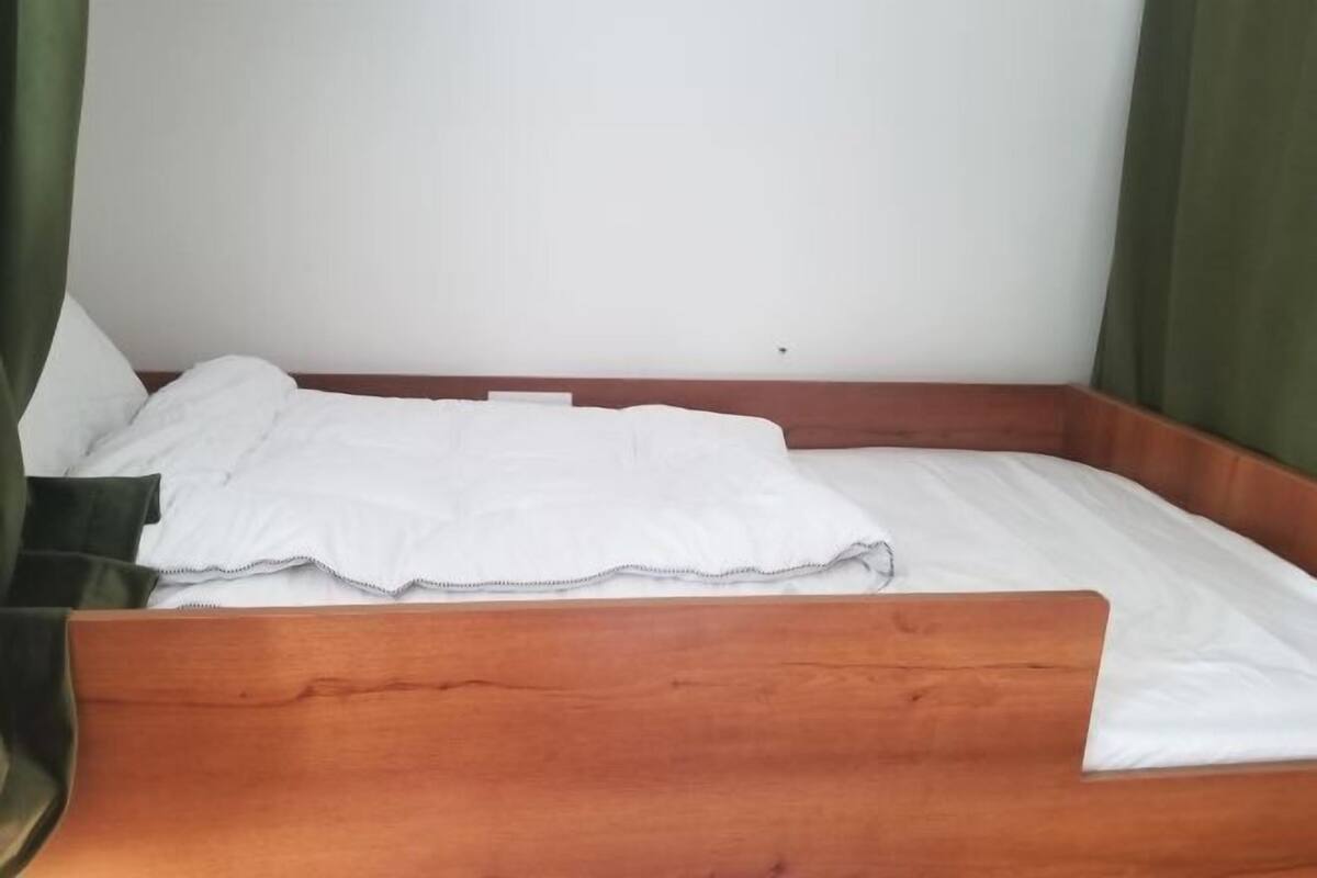 Sistema de insonorización, tabla de planchar con plancha y wifi gratis