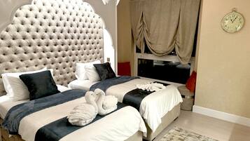 Deluxe Double Room, Ocean View | Soundproofing, iron/ironing board, free WiFi