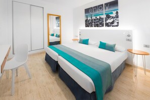 Blackout drapes, free WiFi - Saint George Apartamentos      (Arona)