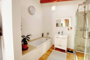 Hus, 1 soverom, røyk, terrasse | Bad