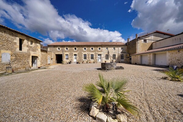 Exterior - The lands of the estuary (Saint-Ciers-sur-Gironde)