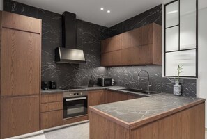 Fridge, microwave, oven, stovetop - Patra Elegant Residence
 (Patra)