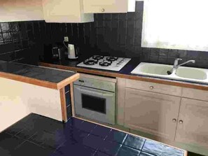 Fridge, microwave, oven, stovetop - Superbe Maison Pour 4 A 6 Personnes A 200 M DE L Ocean (Biscarrosse)