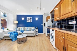 Apartment | Private kitchen - Remarkable 2-bed Apartment in Central London (London)