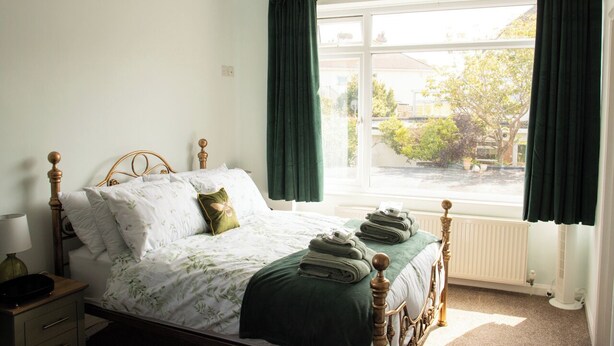 Comfort Double Room, Sea View | Premium bedding, memory foam beds, WiFi (free) - B's Place Guest House (Paignton)
