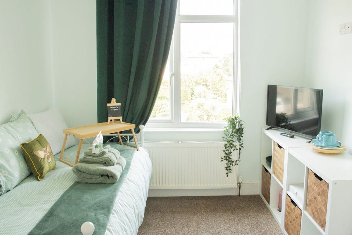 Standaard eenpersoonskamer | Luxe beddengoed, bedden met traagschuimmatras, gratis wifi