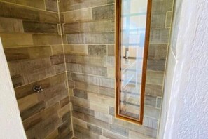 Dusche, Handtücher, Seife, Shampoo