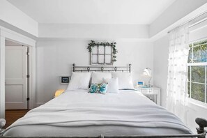 3 habitaciones, tabla de planchar con plancha, cuna de viaje y wifi 