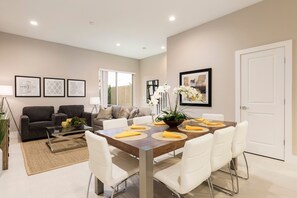 Villa, Accessible - 4 BR 4 BA Villa 5min Disney Family Getaway (Kissimmee)