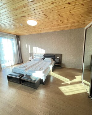 Standard Double or Twin Room, Balcony | Egyptian cotton sheets, premium bedding, soundproofing, bed sheets - Hotel Elite House (Mestia)