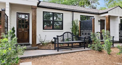 Cottages In The Park Studio 2: Chic Retreat!