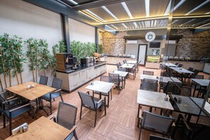 Breakfast, lunch and dinner served - MY WAY DELUXE HOTEL (Izmir)