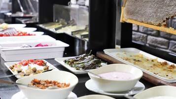 Free daily buffet breakfast