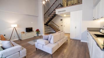 Exclusive Loft | Premium bedding, minibar, in-room safe, blackout drapes