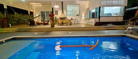Piscine extérieure, piscine chauffée