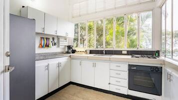 Fridge, microwave, oven, coffee/tea maker