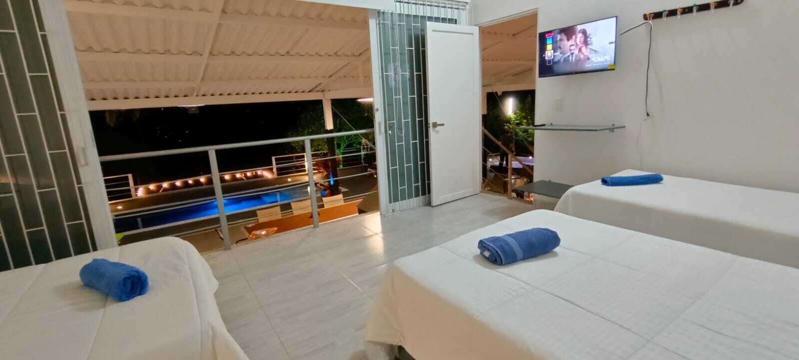 4 quartos, Wi-Fi de cortesia, roupa de cama