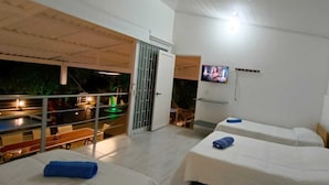 A room with two beds, a TV, and a balcony with a pool. - Hermosa Casa Campestre a 1 Hora de Bogotá - Tena (TENA)