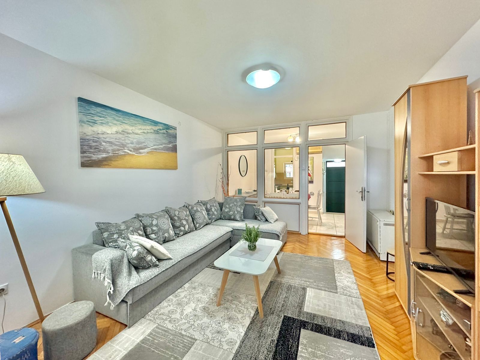 舒适公寓, 公园景观 | 起居区 | 32-英寸液晶电视（配备有线频道）