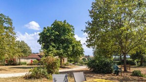 Outdoor dining - Charming family cottage with garden and Wifi, pets allowed (Montilliers)