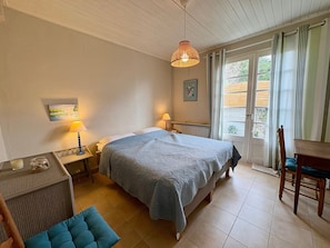2 bedrooms, desk, free WiFi