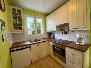 Unclassified image, 4 of 13, button