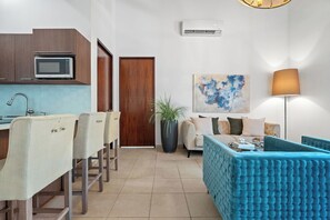 TV, offices - Gardenia Flat | Embrace the Heart of Old San Juan! (San Juan)