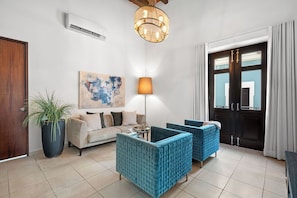 TV, offices - Gardenia Flat | Embrace the Heart of Old San Juan! (San Juan)