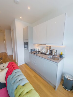 아파트 | 전용 주방 | 냉장고, 전자레인지, 오븐, 쿡탑