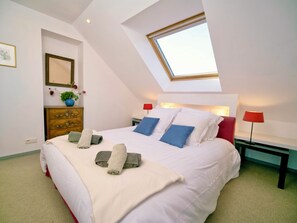 5 quartos, ferros/tábuas de passar roupa, berço de viagem