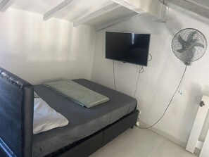2 bedrooms, bed sheets - Maison en Bord de mer 6 Couchage à 200 m de la Plage , Clim Barbecue , Terrasse (Sainte-Marie-la-Mer)