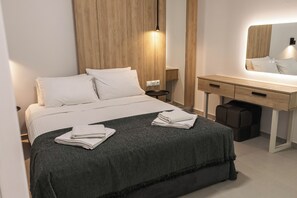 1 dormitorio, tabla de planchar con plancha, wifi y ropa de cama