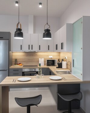 Microonde, forno, piano cottura, macchina per tè/caffè