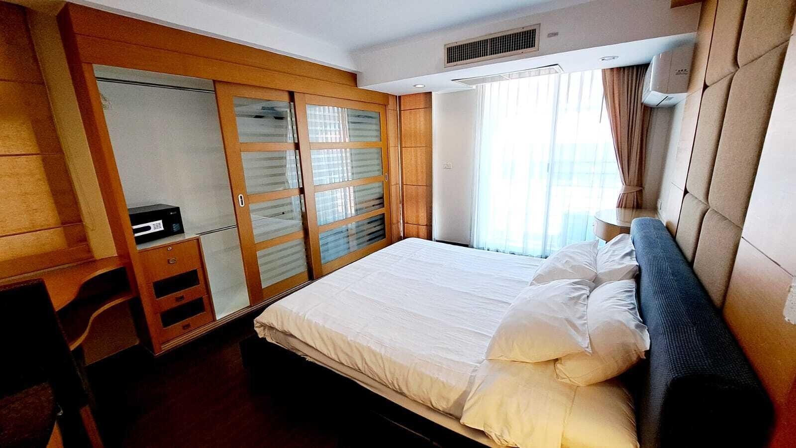 2 bedrooms, iron/ironing board, internet, bed sheets