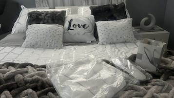 1 bedroom, desk, iron/ironing board, WiFi